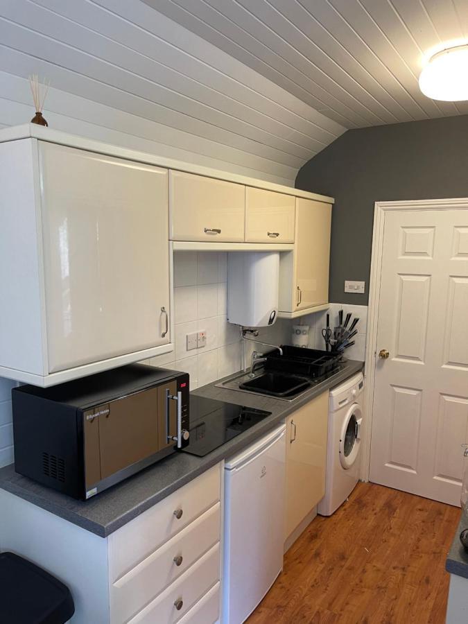 Апартаменты Cosy Cabin By The Seaside With Hot Tub Берчингтон Экстерьер фото